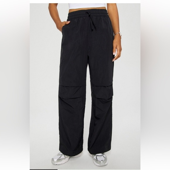 Fabletics Pants - Fabletics Woven Crinkle Pant sz L NEW!